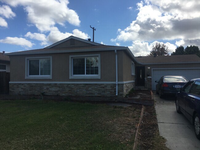 Building Photo - 1822 Eisenhower Dr