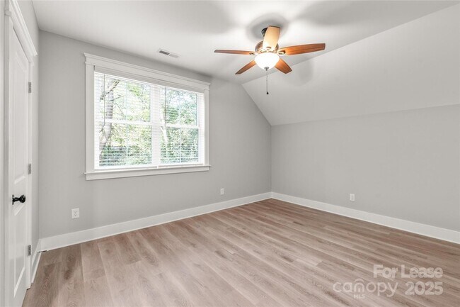 Building Photo - 712 Seldon Dr