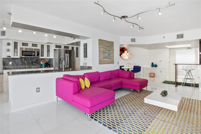 Building Photo - 16445 Collins Ave