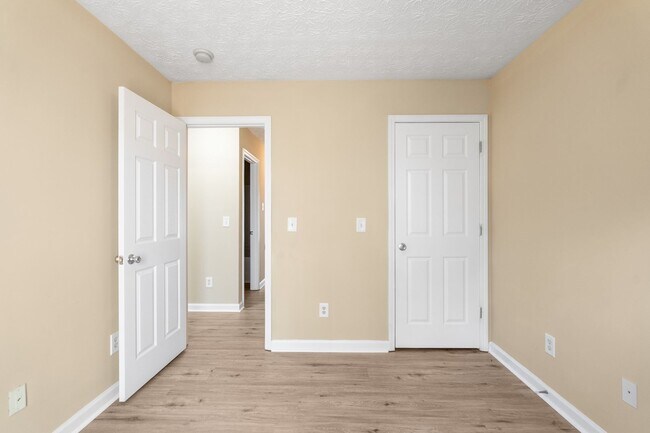 Building Photo - 3 Bedroom Townhome in Stonecrest!
