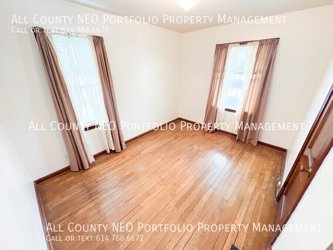 Building Photo - 1463 E Whittier St