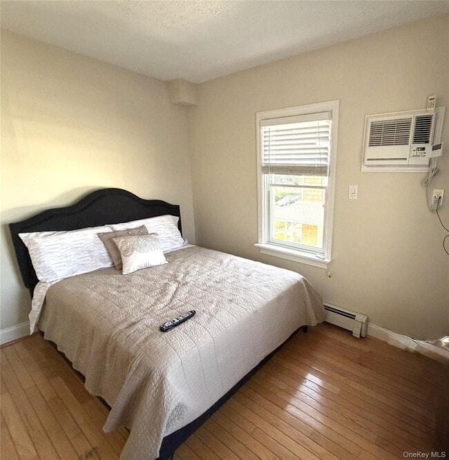 Building Photo - 411 Elm St