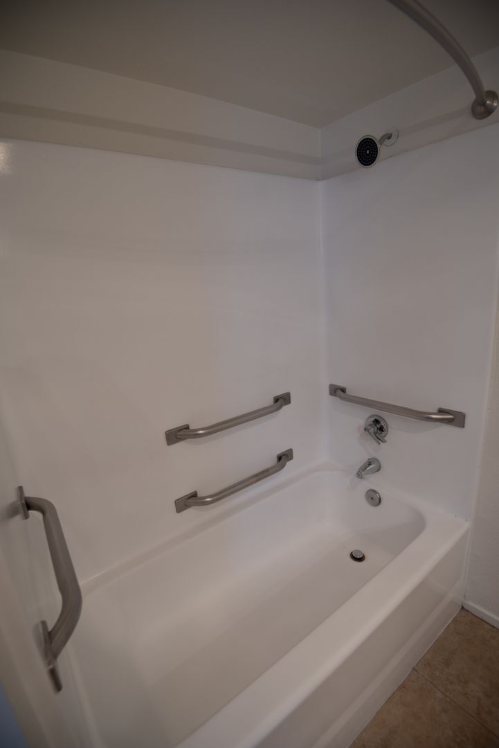 Building Photo - 5328 Riverton Ave