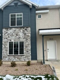 Building Photo - Beautiful like new 3 bedroom 2.5 bathroom townhome in Spanish Fork!
