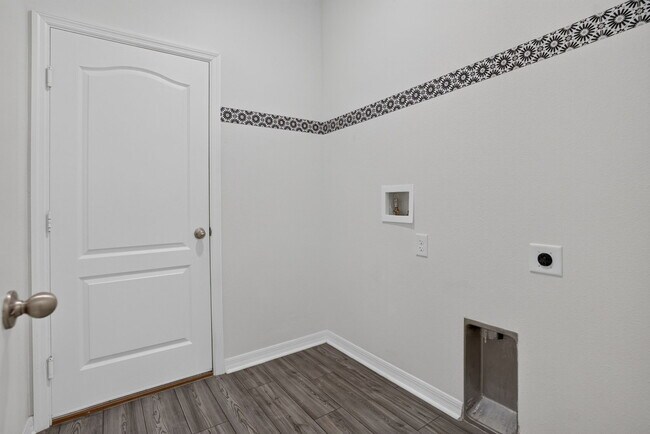 Building Photo - 6170 Dolostone Dr