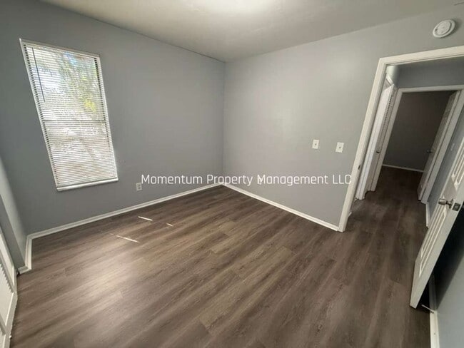 Building Photo - BEAUTIFUL REMODELED 3/2 IN CLEARWATER!! AVAILABLE FOR IMMEDIATE MOVE IN!!