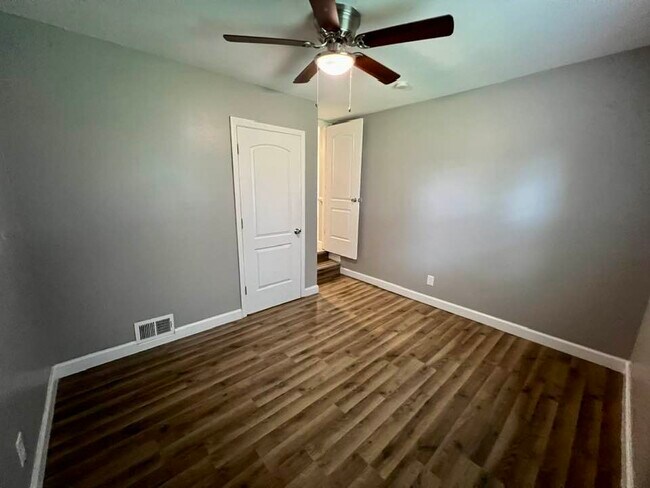 Building Photo - 2754 McCausland Ave