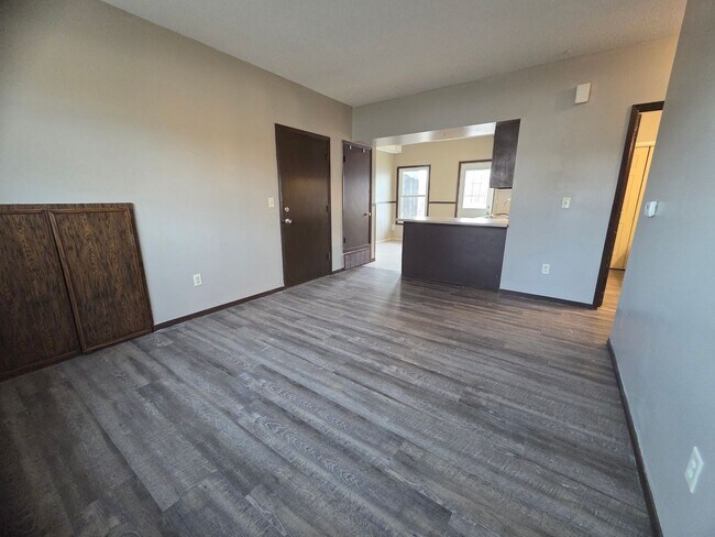 Building Photo - 2 bed lower level apartment