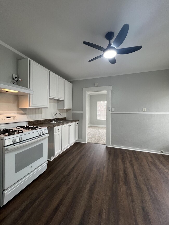 Building Photo - 124-126 Wiggins Pl