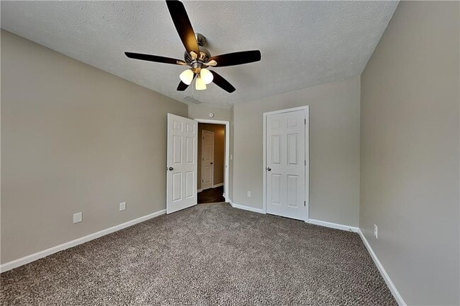 Building Photo - 405 Aristocrat Dr SW