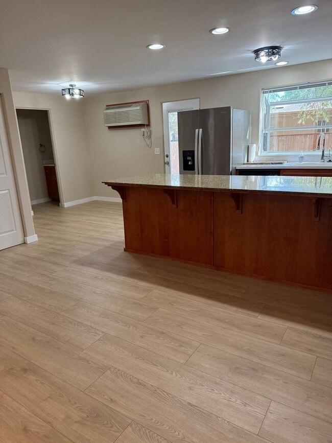 Building Photo - 870 Spurlock St