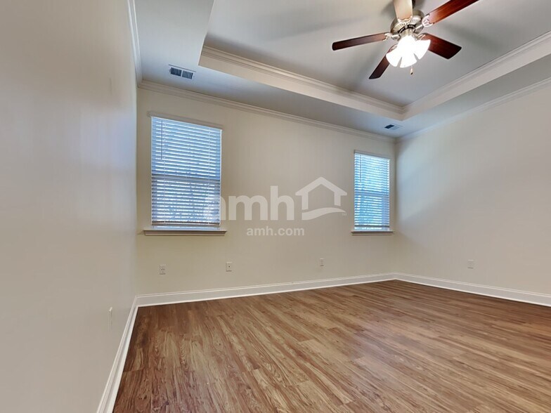 Building Photo - 226 Swan Dr