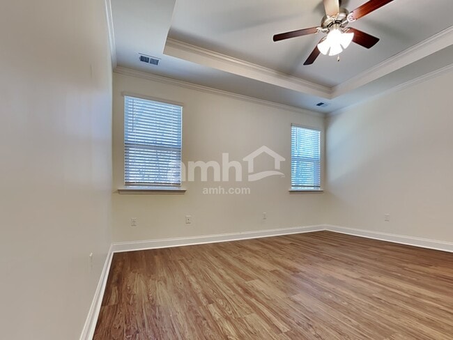 Building Photo - 226 Swan Dr