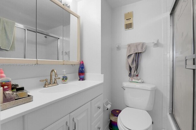 Building Photo - 1555 W 44th Pl