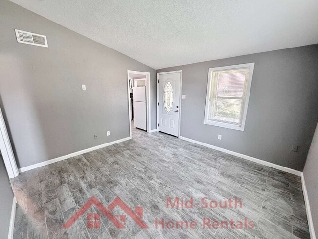 Building Photo - 1775 Colonial Hills Dr