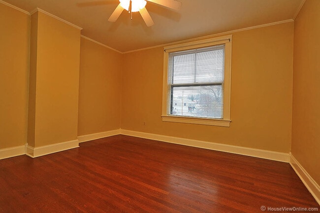 Building Photo - Three Story House Close to SEMO - June 2026- May 2027 Lease