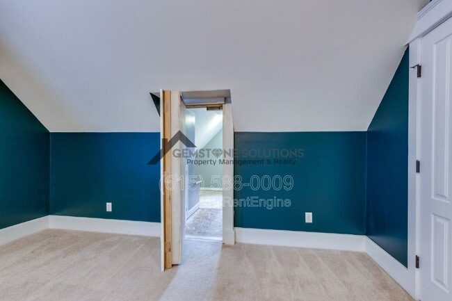 Building Photo - 210 38th Ave N