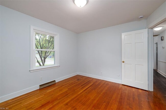 Building Photo - 5525 Greenefield Dr S