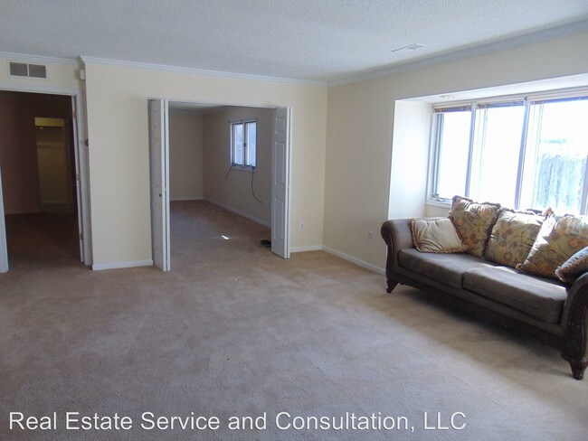 Building Photo - 1000 Lori Ln