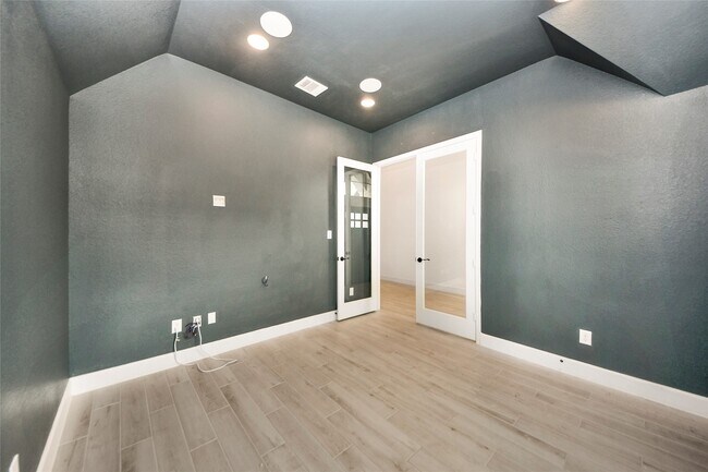 Building Photo - 2130 Coyote Run Dr