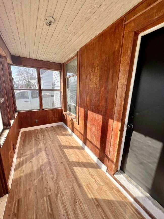 Building Photo - 4 Bedroom House in New Haven