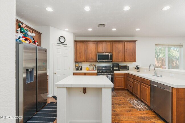 Building Photo - 6960 Rioja Ct