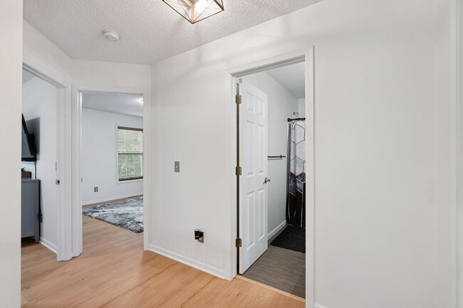 Building Photo - 731 2nd St NE
