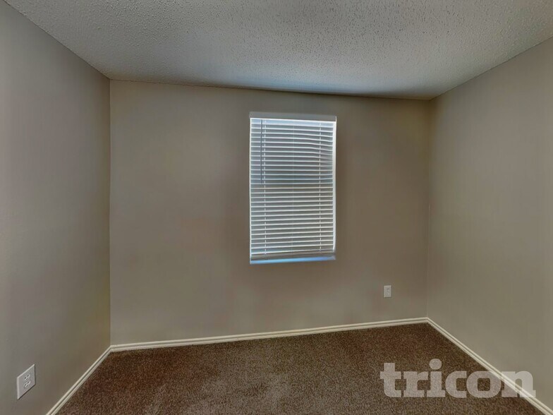 Building Photo - 2925 Paint Brush Pl