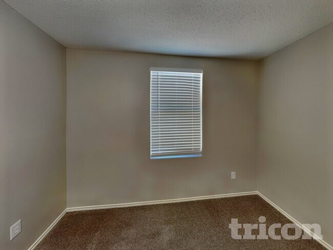 Building Photo - 2925 Paint Brush Pl