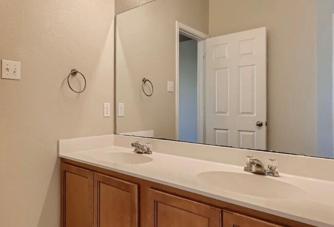Building Photo - 301 Comal Run
