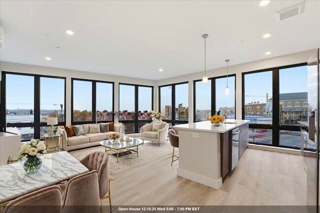 Primary Photo - 3516 John F. Kennedy Blvd