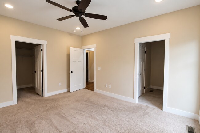 Building Photo - 1137 Cross Pointe Dr