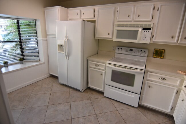 Building Photo - WINTER PARK: Sandlewood Creek Community
