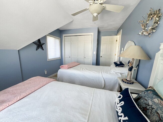 Building Photo - WINTER RENTAL Beach-front condo September ...