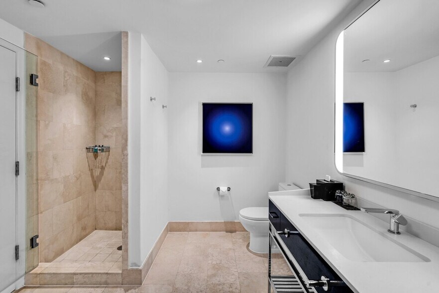 Building Photo - 4401 Collins Ave