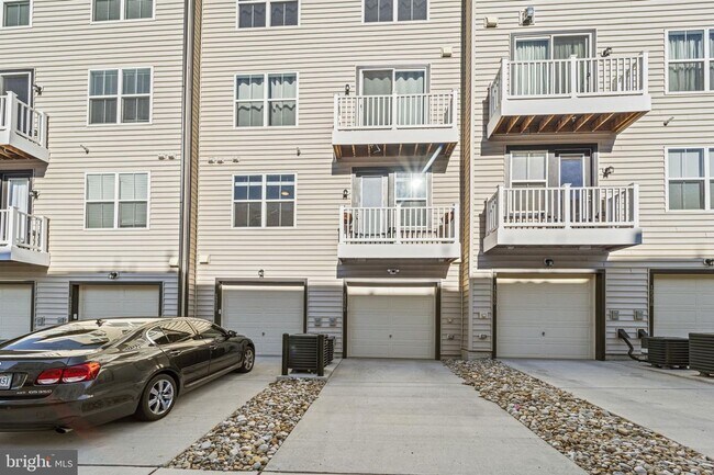 Building Photo - This beautiful 3 bed 2.5 bath 2-story condo provides a grand feeling with tall ceilings & over 16...