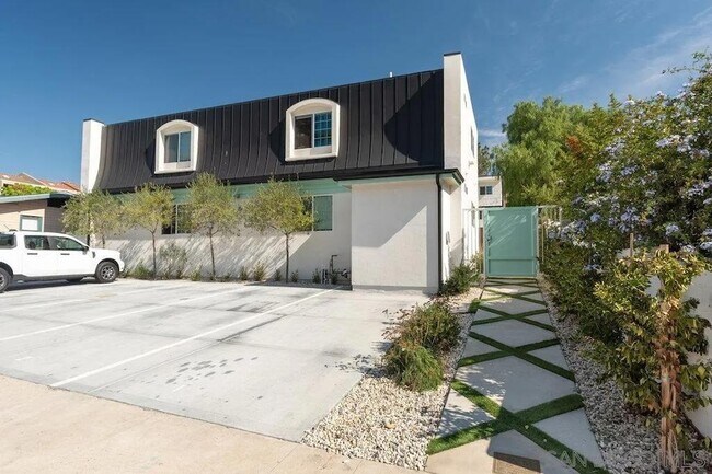 Building Photo - 3531 Florida St