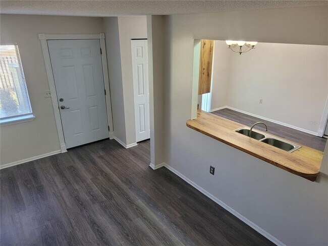 Building Photo - 4695 Pheasant Run Dr