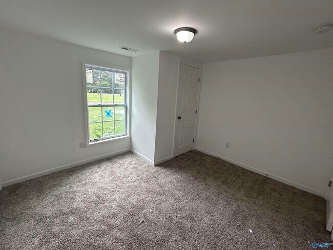 Building Photo - 325 Sectionline St