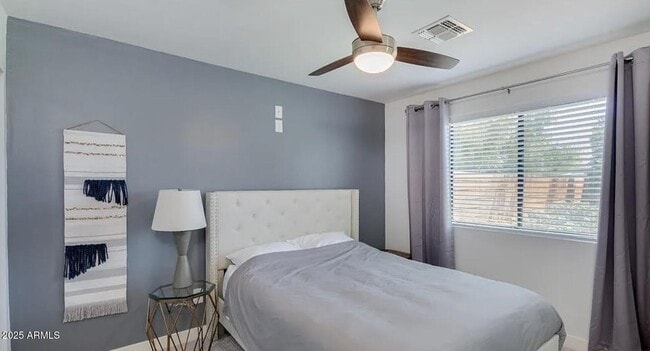 Building Photo - 1101 E Weldon Ave