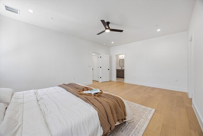 Building Photo - 4416 S 1st St