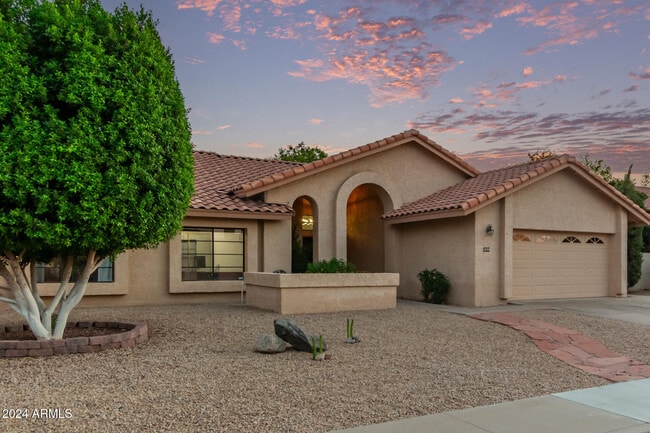 Building Photo - 2555 N Tamarisk St