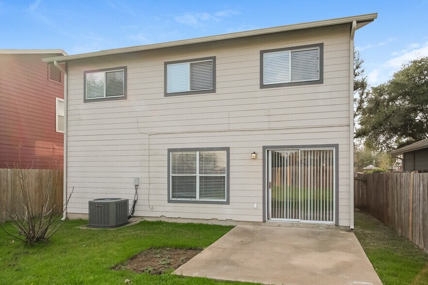 Building Photo - 1404 Geoffs Dr