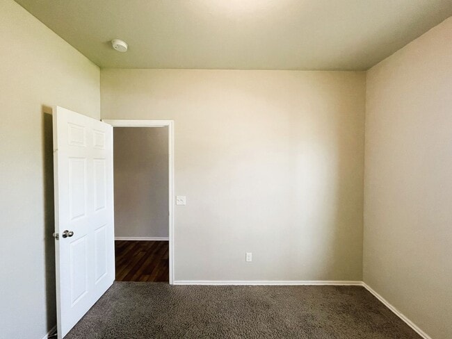 Building Photo - 10012 Wimbledon Ct