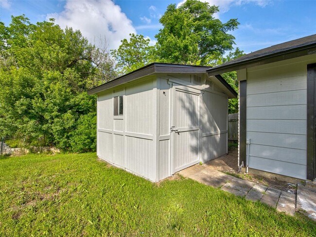 Building Photo - 7602 Pebble Brook Cove