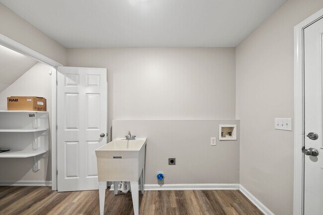 Building Photo - 201 Tonylee Ct