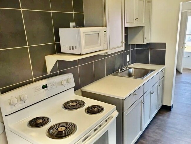 Building Photo - Remodeled 1-Bedroom Apartment in Greeley A...