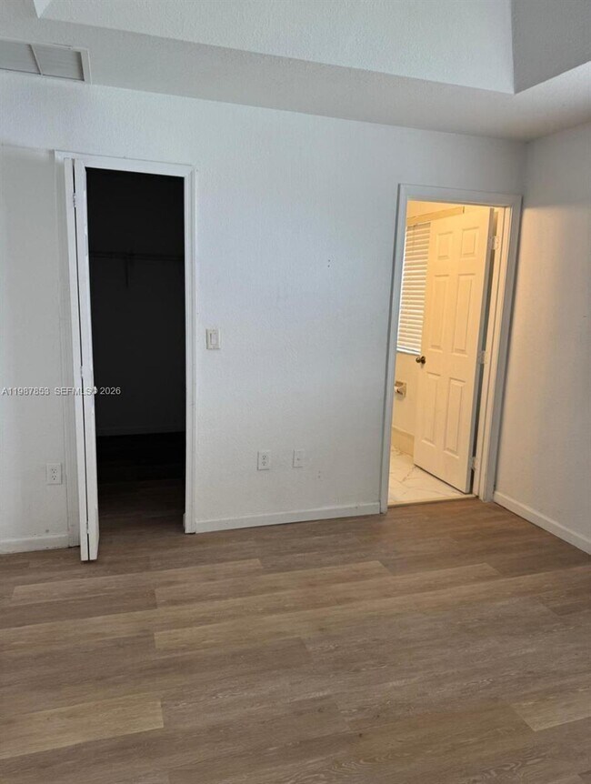 Building Photo - 2525 SE 14th Ave