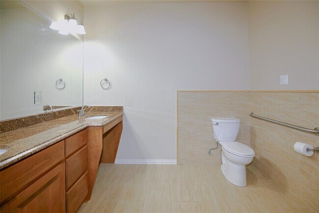 Building Photo - 2002 Singing Hls