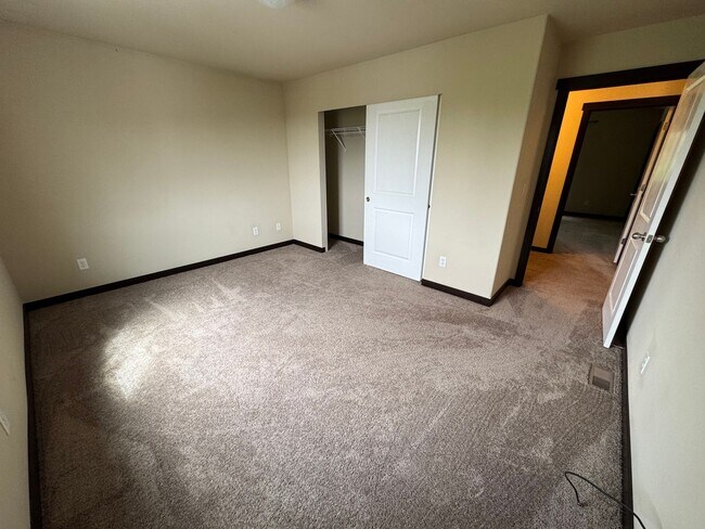 Building Photo - Gorgeous Mount Vernon Home 3 bedroom 2.5 Bathroom